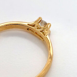 18K Gold 4-Prong Heart Gallery Single Diamond Head Ring