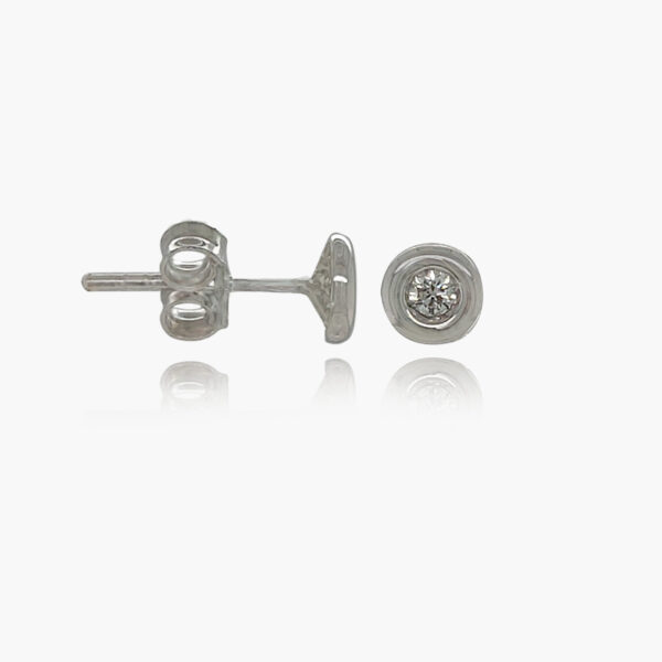 18K Gold 5mm Round Shaped Single Diamond Stud Earrings