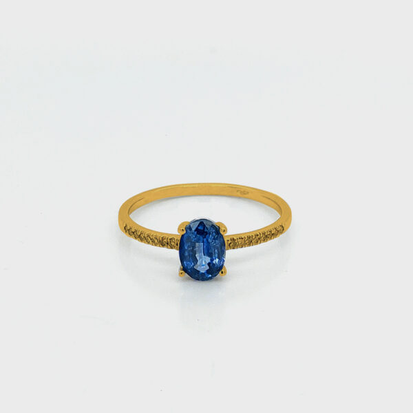 Sapphire 85 Head with Side Diamonds 18K Gold Ring