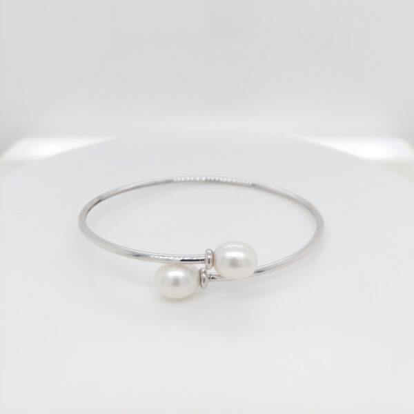 Sterling Silver Open Bangle with Single-Ring Accent & Two Freshwater Pearl Ends