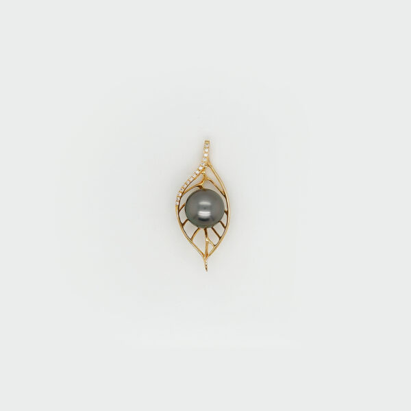 18K Gold Diamond Leaf-shaped Tahitian Black Pearl Pendant