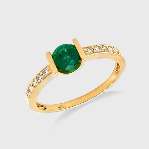 18K Gold Emerald Head Side Diamonds Ring