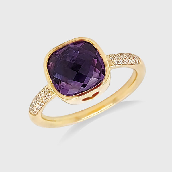 18K Gold Amethyst Head with Side Diamonds Ring